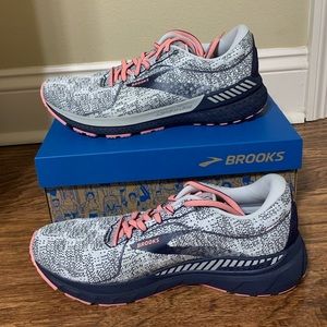Brooks woman’s size 10.5